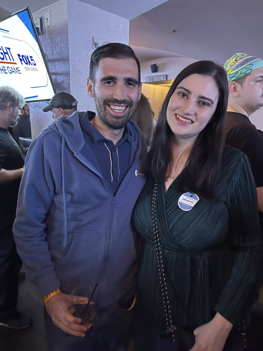 SIK3333's tweet photo. We did it Twitter! Great to meet you @ShannonGaitz and @AMikeBloomType https://t.co/e1wLBVZ9UM