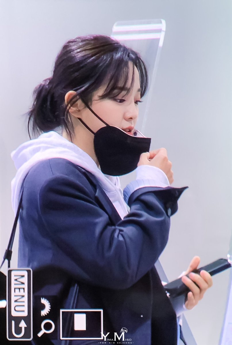 221103
또 출국~~ 조심히 가~

#세정 #김세정 #sejeong #kimsejeong