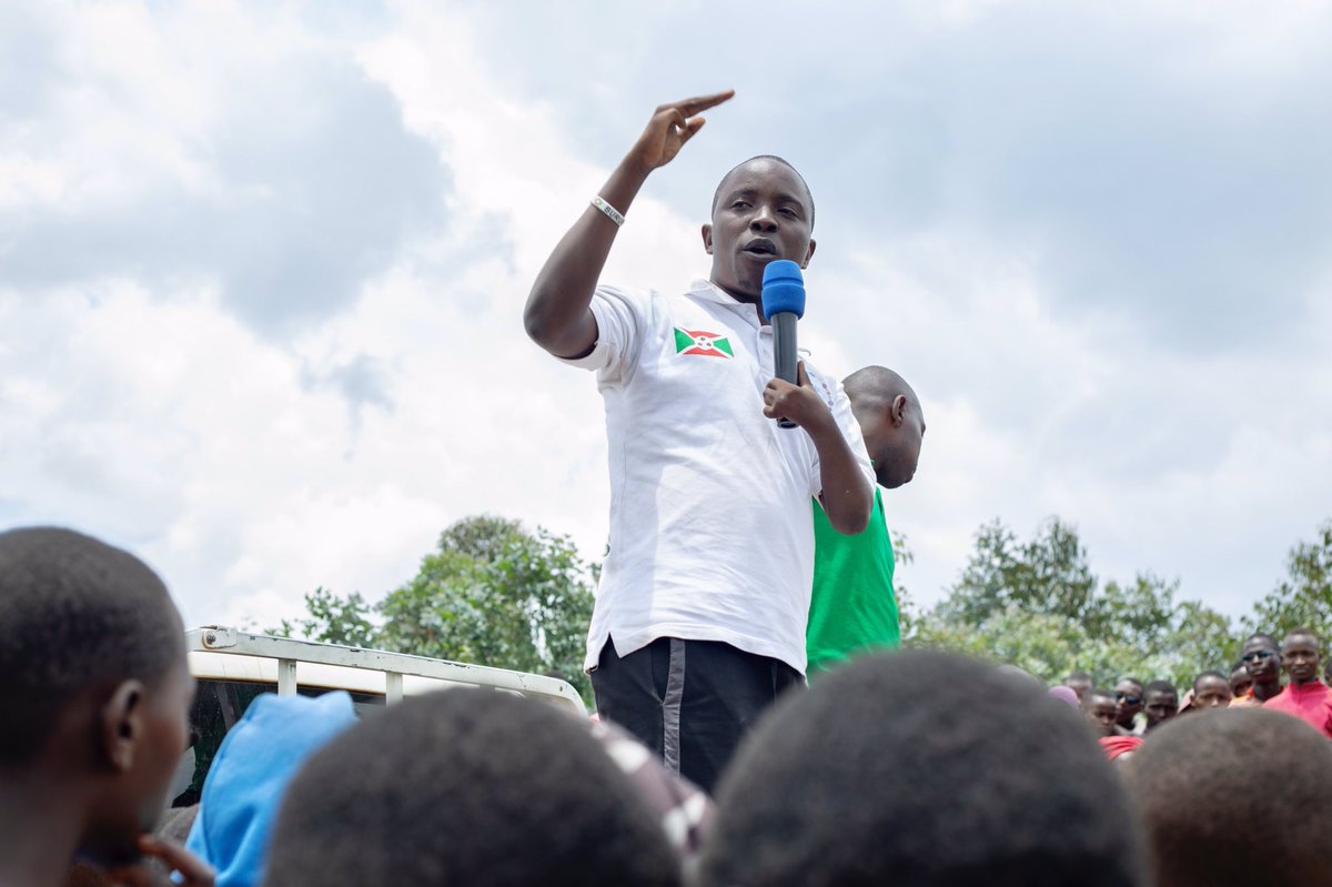 CRBurundi's tweet photo. Our Founder and Ex. Director @NdihoJim1 was honored to have interacted with the youth at  Ijenda, Mugongomanga Commune , @BujumburaProv on October 30, 2022. 
@gymobilization  @US_Emb_Burundi @YALIRLCEA @SegalFoundation @GLOBurundi  @bajad0 @GERinBurundi @nat_d_meyer @UNVBurundi https://t.co/7Wkt3jvFkd
