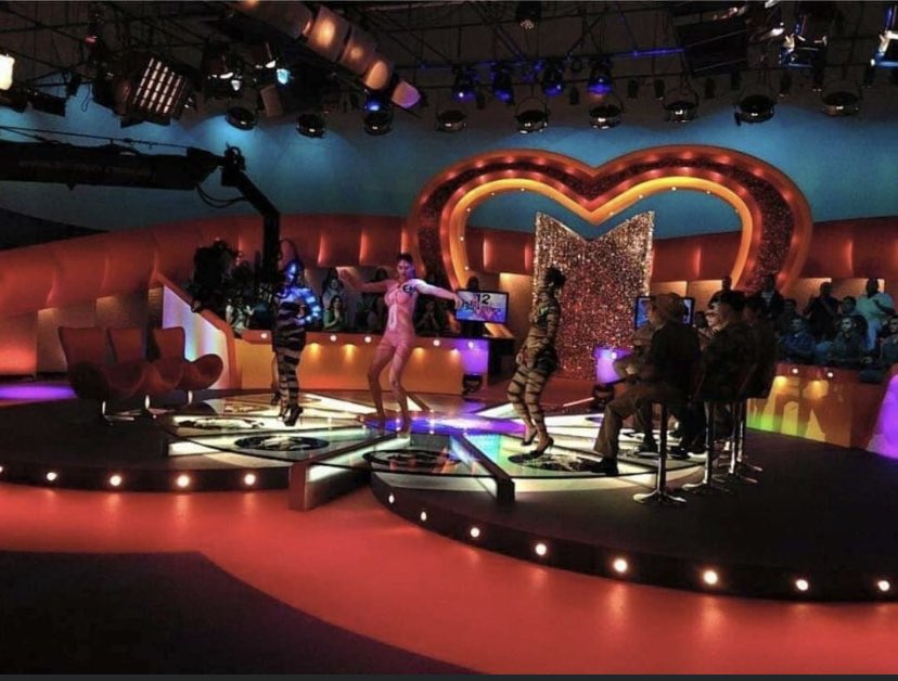 innerbtyglow's tweet photo. 12 CORAZONES #telemundo #bodypaint #art #artist https://t.co/XqyLbTlH64