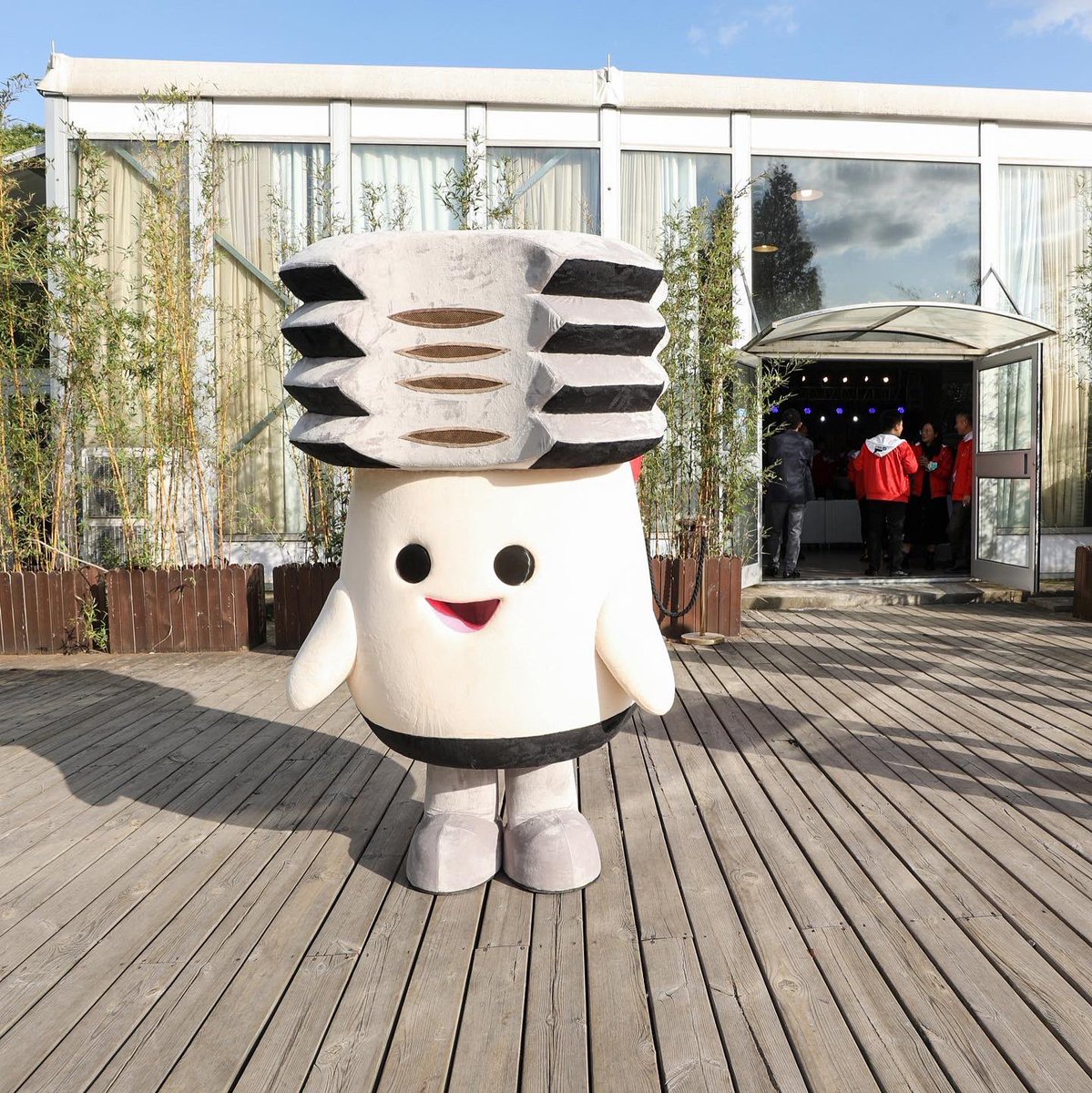 OSGCorporation's tweet photo. Tap-kun, OSG’s official mascot, made an appearance at OSG China’s 20th anniversary celebration at the Xijiao State Guest Hotel in Shanghai, China on October 17, 2022.

#OSGLife #LifeAtOSG
#OSGShanghai #OSGChina
#OSGGlobal #OSGGroup
#tapkun #タップくん https://t.co/pd5JbRbay1