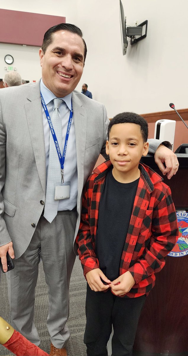 CNSLR_Nina's tweet photo. This young man is from Lincoln Elementary! He did a great job in approaching @DrFrankMiranda &amp; introducing himself! He too,was recognized by @sbparksandrec for his participation in the very 1st San Bernardino City Festival! @Chordseyp @ChordsE has touched the lives of many youth! https://t.co/9s0cBI4mRR