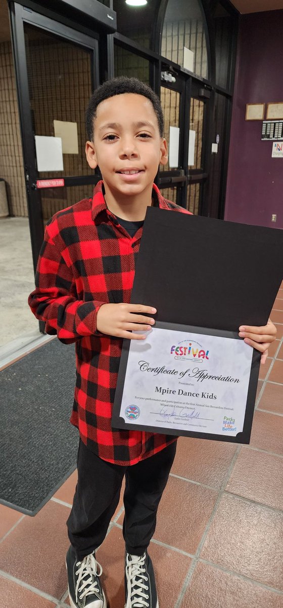 CNSLR_Nina's tweet photo. This young man is from Lincoln Elementary! He did a great job in approaching @DrFrankMiranda &amp; introducing himself! He too,was recognized by @sbparksandrec for his participation in the very 1st San Bernardino City Festival! @Chordseyp @ChordsE has touched the lives of many youth! https://t.co/9s0cBI4mRR