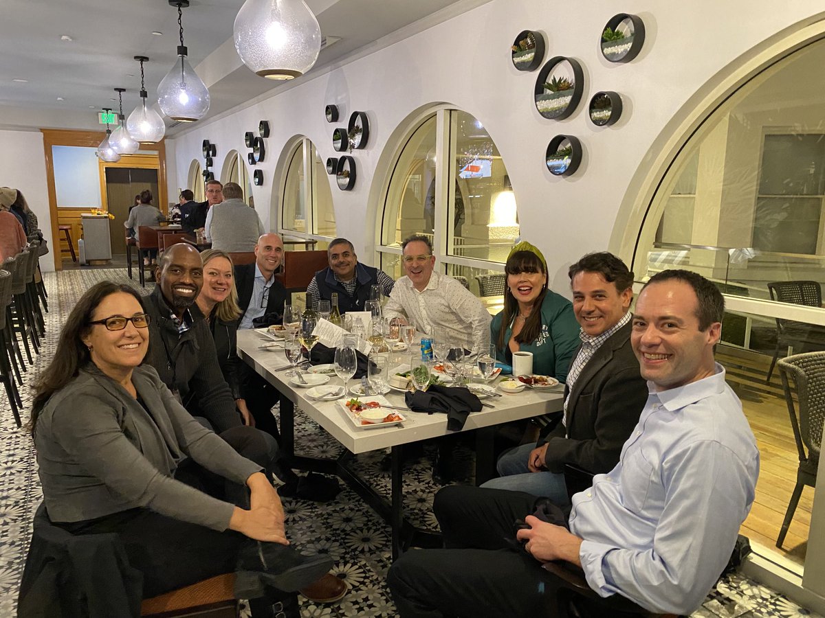 ScottKirsner's tweet photo. Fun dinner group tonight at #ILxImpact (incl @krisztinaholly @@cordellhardy @jodiebrinkerhof @MichaudChris) https://t.co/TEH8ijNcvc