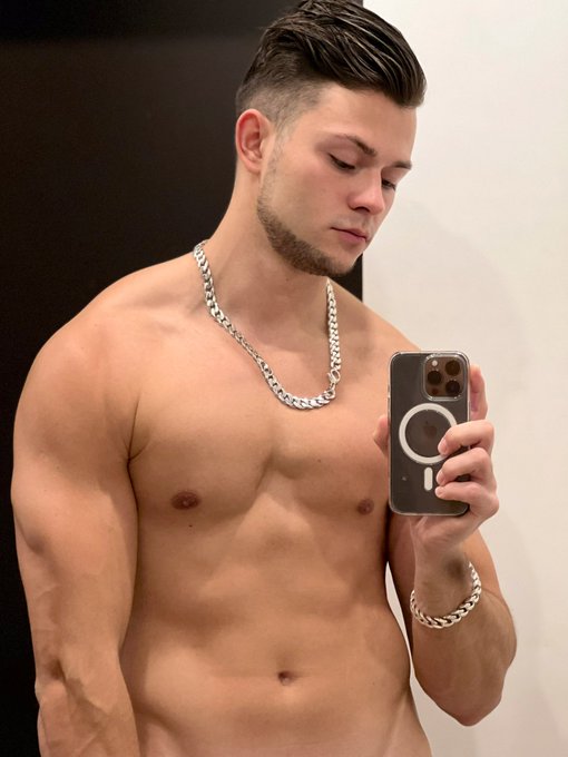 shaved baby sweet 16 lol? https://t.co/QFKcXERCEJ