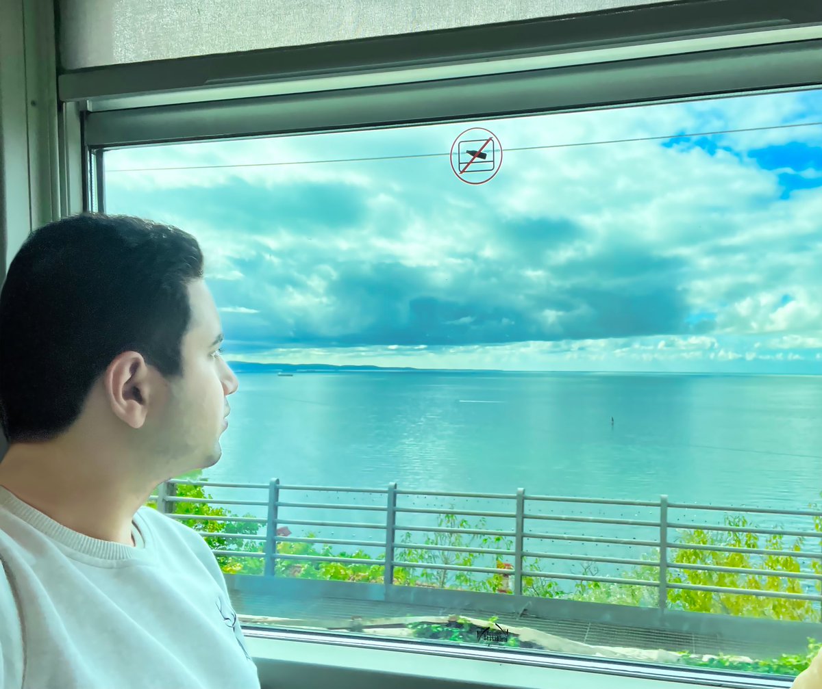 AyaanChawla's tweet photo. 🇮🇹 #Italy #Clouds #Photography #Travel #MomNSon #ExploringWorld #Train #Lake #Europe #LiveItalian @Italia @KunjamChawla https://t.co/yTqZGysLKg
