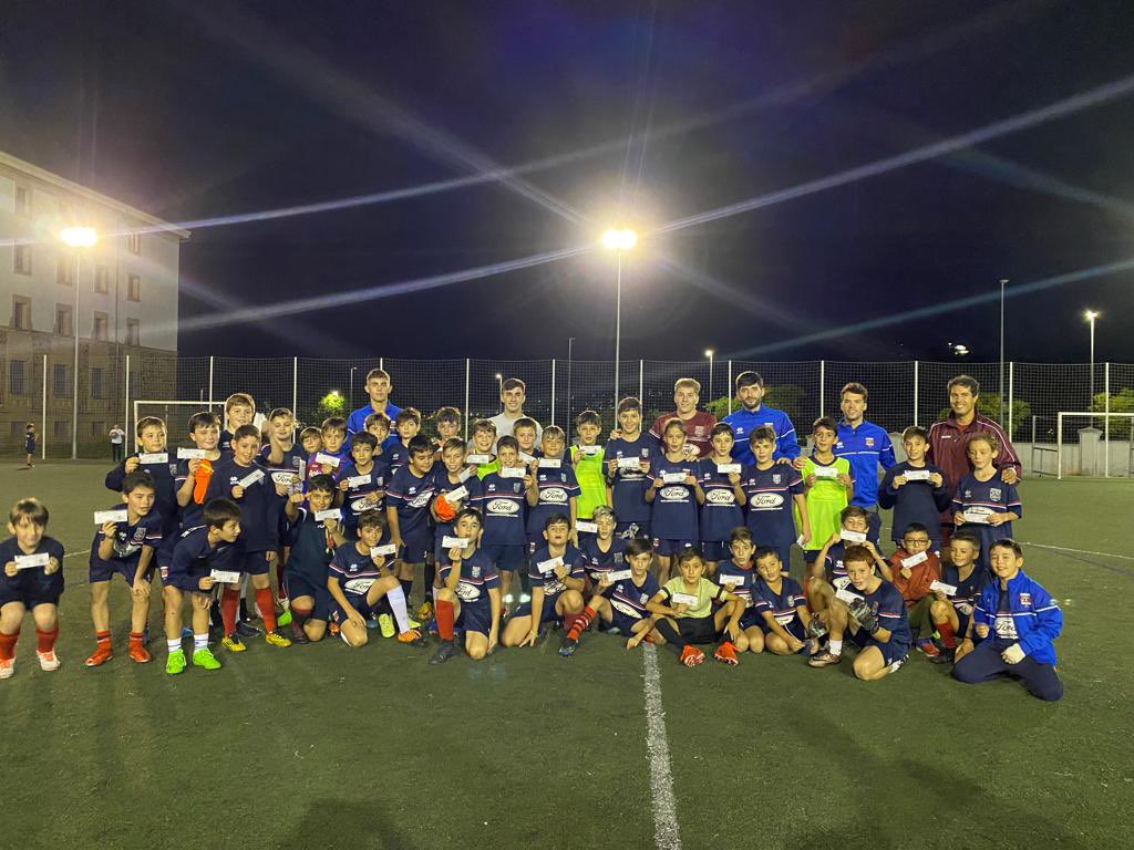 cddiocesanofb's tweet photo. Ayer nos visitaron los jugadores de 2ª RFEF @rubendelvalle12 @Pmargallo14 @javiglezriv @JavierSahuquil2 y #Rayco para invitar a todos los jugadores del club al partido Histórico de Copa del Rey https://t.co/0cpOIS4vUJ