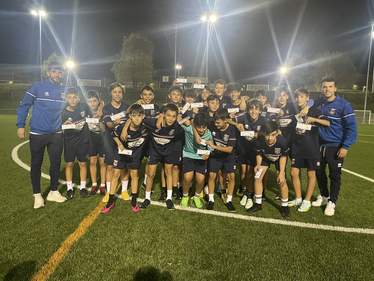cddiocesanofb's tweet photo. Ayer nos visitaron los jugadores de 2ª RFEF @rubendelvalle12 @Pmargallo14 @javiglezriv @JavierSahuquil2 y #Rayco para invitar a todos los jugadores del club al partido Histórico de Copa del Rey https://t.co/0cpOIS4vUJ