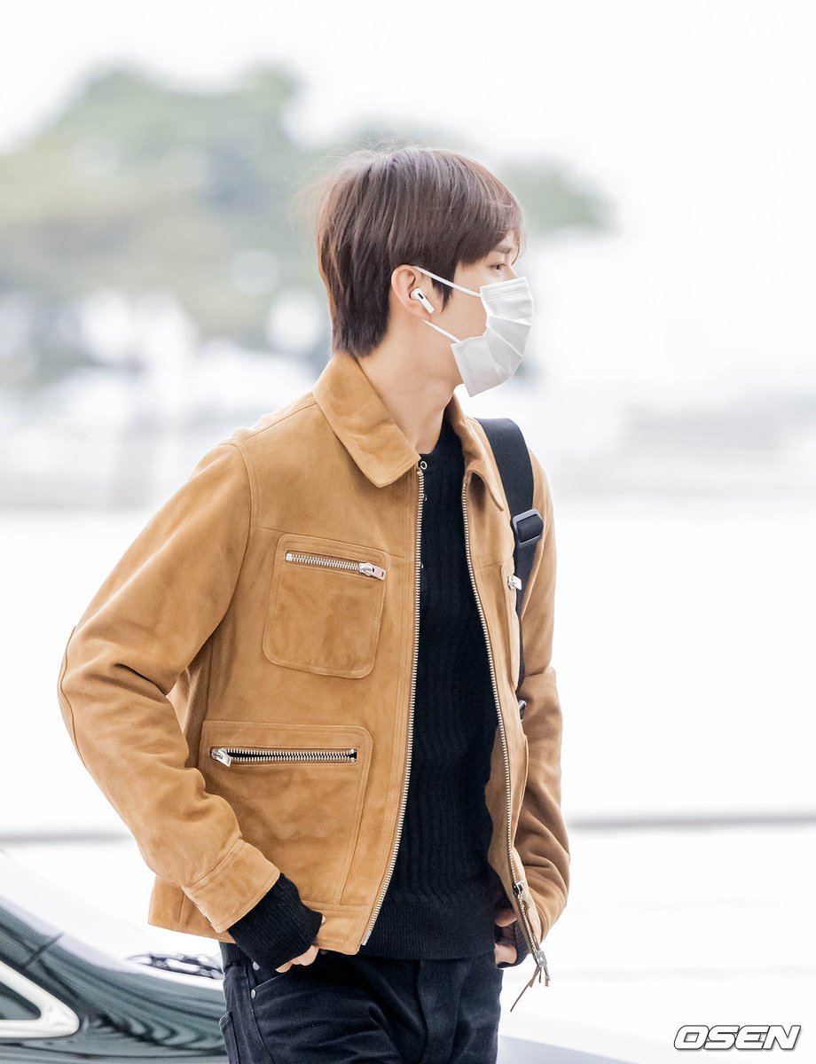 nctyzenbase's tweet photo. [PRESS 📸] 221103 Press Keberangkatan #NCT127 dari Incheon Airport menuju Indonesia untuk melangsungkan 2nd Tour 'NEO CITY : JAKARTA - THE LINK' ✈️💚

#JUNGWOO 🐶
#NCT @NCTsmtown_127
@nctyzenbase @nctyzenbase_ 🐰 https://t.co/RjnNtevBZb