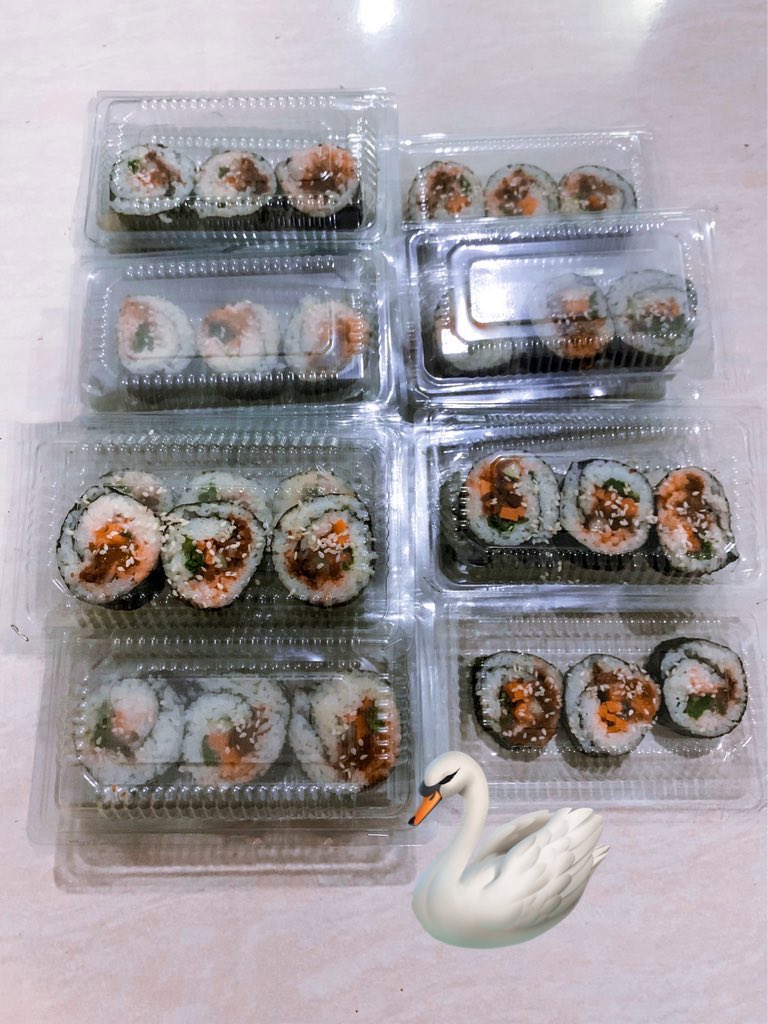 ninindiia's tweet photo. Besok aku mau open order kimbap di the link jkt day 2, harga 1 cup nya 10rb. 
Hit me on dm sijeuni gumawo :)
#TheLinkinJKT #THELINKTourJakarta #NCT127inJKT #NCT127_NEOCITY_THE_LINK #nct127 https://t.co/ckDpZkv3pP