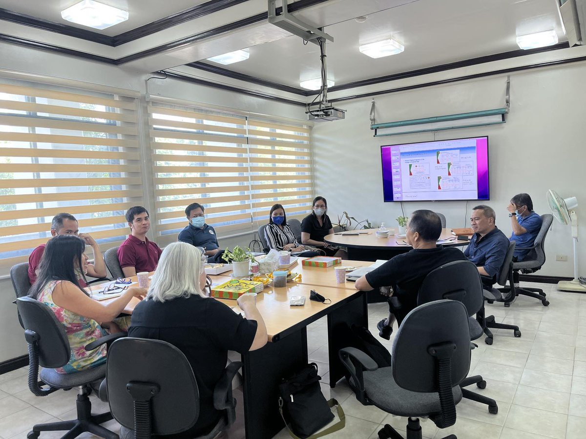 UPLBCEAT1983's tweet photo. #CEATUpdate
UPD College of Engineering officials, Dr. Maria Antonia N. Tanchuling (Dean), Dr. Roel M. Ocampo (Associate Dean for Research) and Dr. Rowaldo Del Mundo (Associate Dean for Public Affairs) visited CEAT to discuss areas of collaborations and partnerships. https://t.co/2JNZNrDRaT