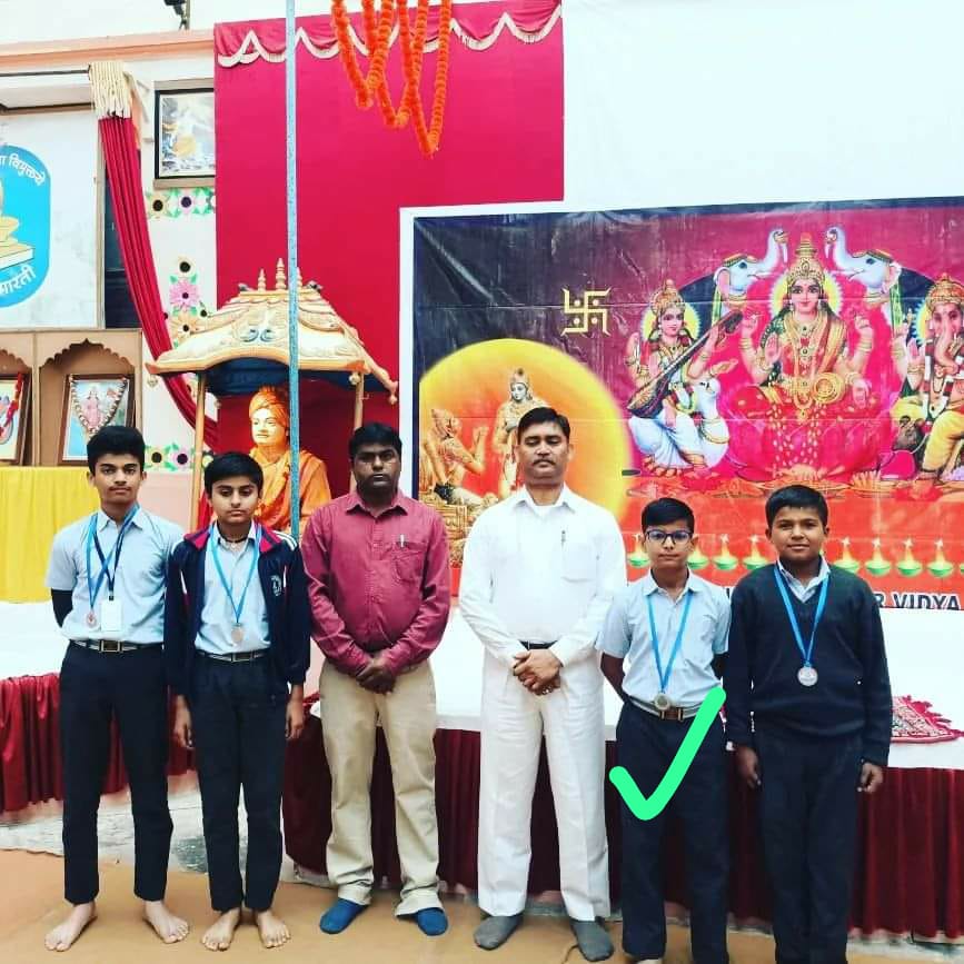 JoraramKumawat's tweet photo. मेरे पोते सक्षम का चयन 14 वर्षीय राष्ट्रीय स्तरीय टेबल टेनिस प्रतियोगिता (भागलपुर ) में होने पर शुभाशीर्वाद।
जयपुर में आयोजित क्षेत्रीय प्रतियोगिता में आदर्श विद्या मंदिर आबू पर्वत की टीम ने दूसरा स्थान प्राप्त किया था जिसमे से सक्षम का चयन राष्ट्रीय स्तर पर हुआ है। https://t.co/9foLmya0Yj
