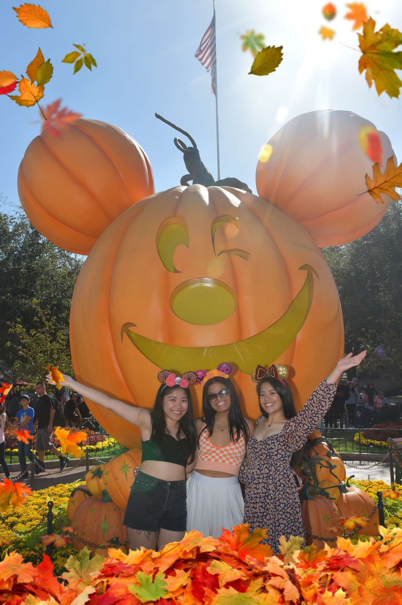 xoTrixy's tweet photo. a whole ass photoshoot 😂🎃 https://t.co/p5TxnXDfro