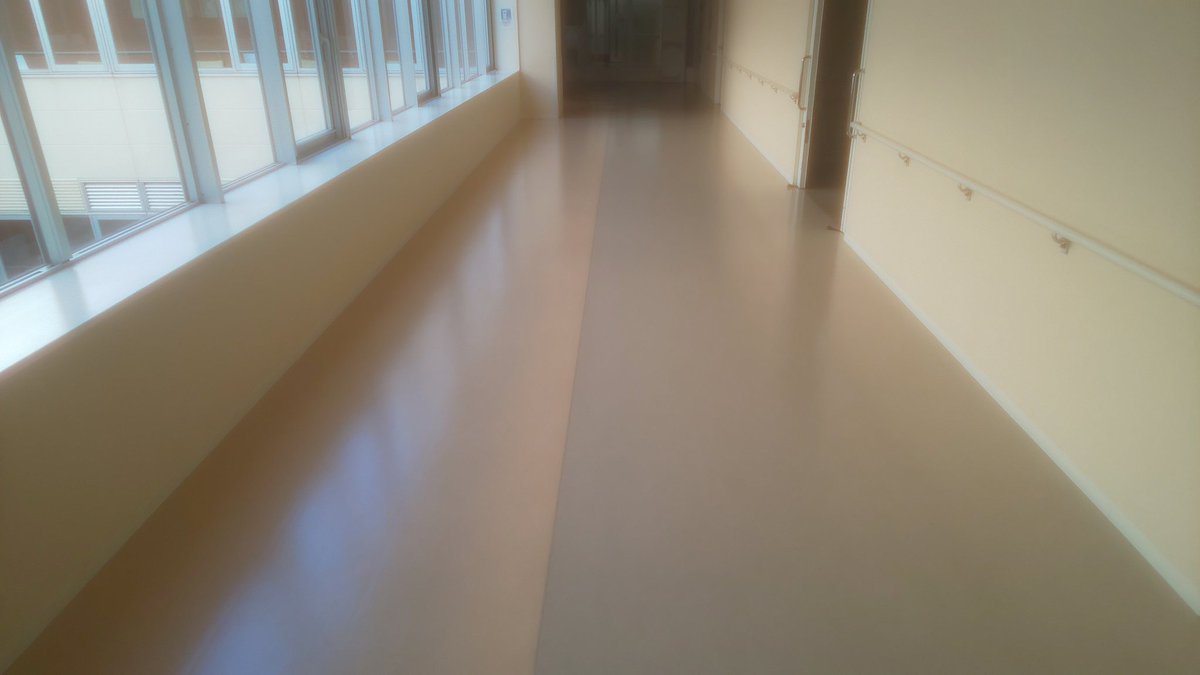 chokottoproject's tweet photo. #今日の積み上げ

・移植入院２３日目
・採血
・院内散歩
ほぼほぼ寝込んでた為、身体はフラフラ。しかし来週から移植準備に入るらし。今のままではまず、少し動けるようになっ���今院内散歩で体力作り。写真の廊下をグルグルと🔃
#ブログ
#筋トレ
#ブログ仲間と繋がりたい
#ブログ仲間募集中 https://t.co/u817LPFf45