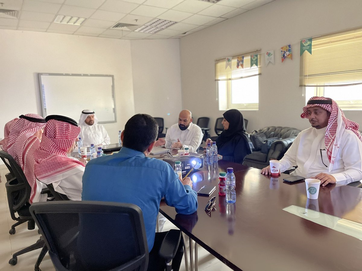 DatePalmcenter's tweet photo. استقبل مركز النخيل والتمور بالأحساء وفد من وكالة الأبحاث والابتكار بوزارة البيئة والمياه والزراعة وشركة H2OTO ، وتم الاتفاق على تطبيق بعض أنظمة الذكاء الاصطناعي على أشجار النخيل https://t.co/74LMuH5jA3