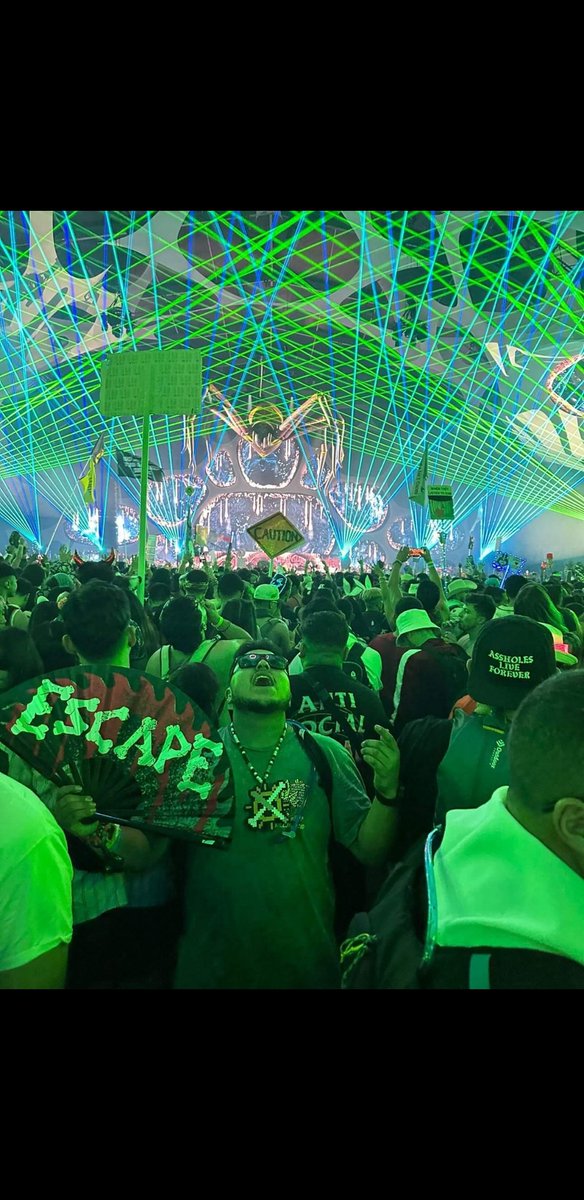 ericvazquez99's tweet photo. My favorite shot from #escapehalloween. See ya again next year. https://t.co/l35iXkdXqW