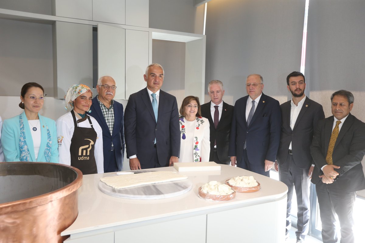 GaziantepBeld's tweet photo. "Peynir nasıl yapılır, peynir nasıl çeşitlendirilir?"
➡️ Bu soruların cevaplarını almak için sizleri de
📍#UDMA Peynir Müzesi'ni gezmeye bekliyoruz.🧀
Müzede, peynirin üretim aşamasından sofradaki haline kadar ki tüm safhalar ziyaretçilerimize gösteriliyor. https://t.co/TNVigLKPVV