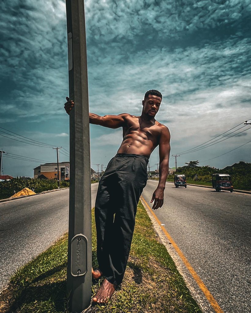 DNPRI1's tweet photo. ZADDY OUT EVERYWHERE!! 🎶🎸🎤 #dnpri #zaddy #Melanin #naijablog #magazinecover #model #cinematic #music https://t.co/kCR1it9Vu2