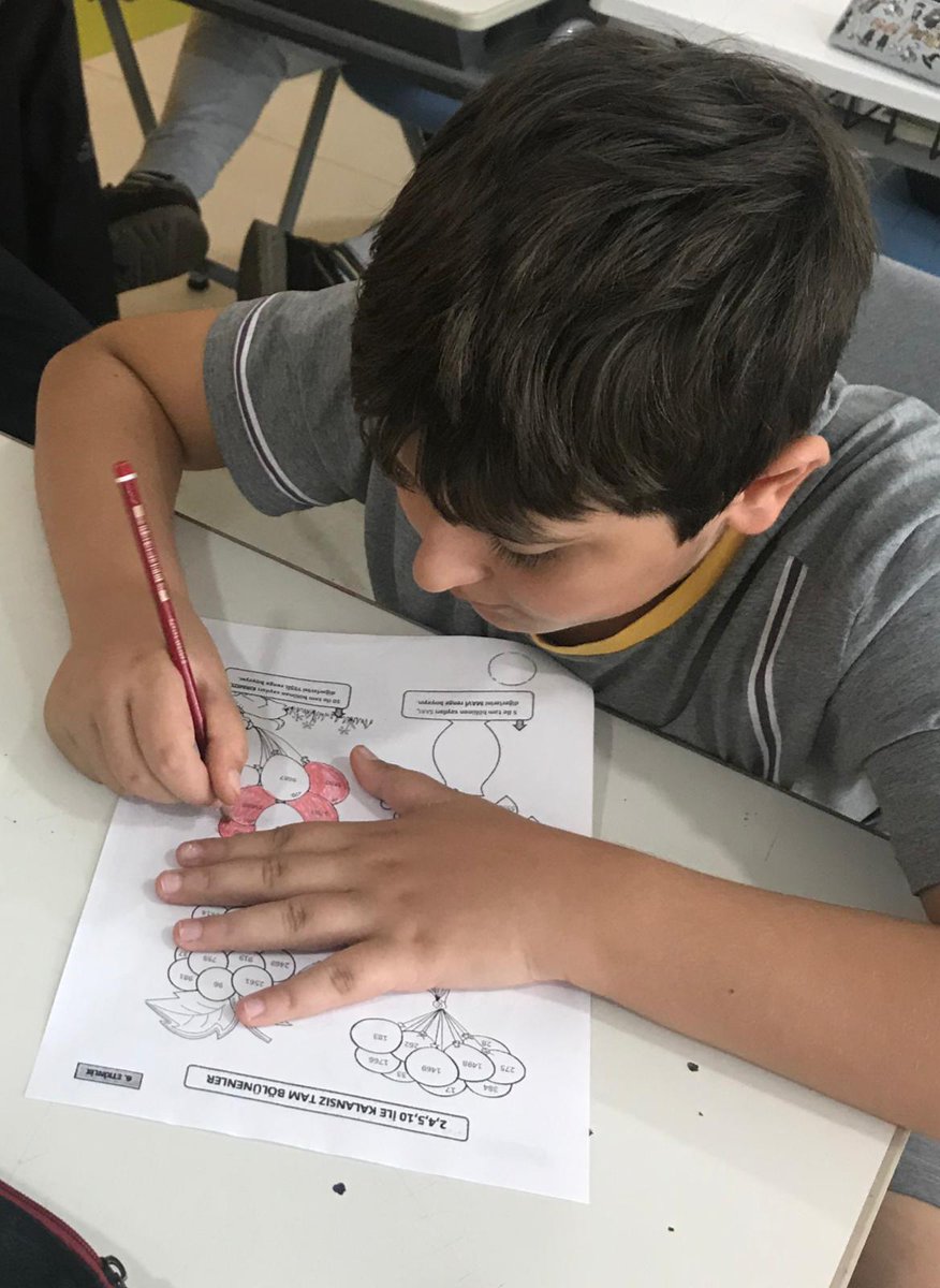 6.sınıf öğrencilerimiz Matematik dersinde ‘Asal Sayılar’ konusunu etkinliklerle pekiştirerek hem eğlendi hem de öğrendiler 💜
#UğurluOlmak