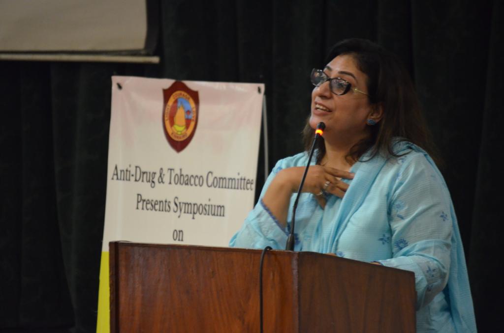 MirratG's tweet photo. Talk at Kinniard college, Say No to Drugs https://t.co/ZI9StPE03Y
