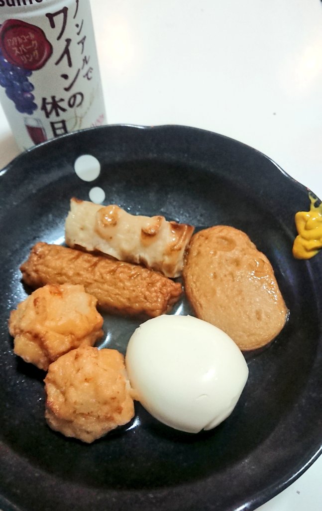 lalas_ark's tweet photo. せっかくの秋晴れ祝日だから外にテーブル出してる系千ベロでおでんと熱燗！…ていきたいとこだけどそういう訳にいかない事情もあり家でおでん。。溜まってる東リベとヒロアカとチェンソーマンと転スラまとめて見る。 https://t.co/JbLlRTPmEQ