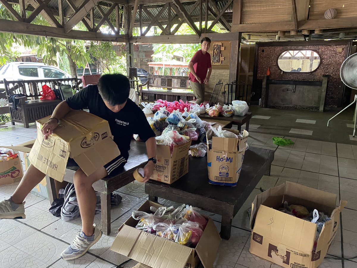 PinkNaLangga's tweet photo. Masobra sa 150 ka mga pamilya ang nakabaton sang sini nga mga relief goods nga ginpang-distribute sa Barangay Nabitasan, Leganes kag Zarraga Evacuation Center.

Maki-ambit sa Angat Bayanihan!

#PaengPH
#PinkNaLangga
#AngatBayanihan https://t.co/48VGLq2G2L