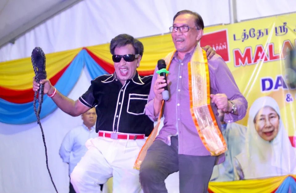 tuitcato's tweet photo. @NgaKorMing Jangan risau inilah calon PH 😂
Goyang jangan tak goyang 😂 https://t.co/ePU7z7AQzx
