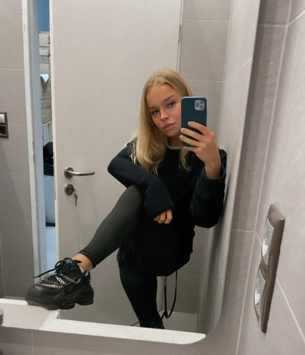 Ira04121's tweet photo. Hello from Hungary 👋

https://t.co/giPouvsYiA

#onlyfanspromo #Only18 #onlyfanswoman #нюдсомания #нюдсокаждыйчас #нюдсокаждыйдень #нюдсочетверг https://t.co/IjpIiRyQWz