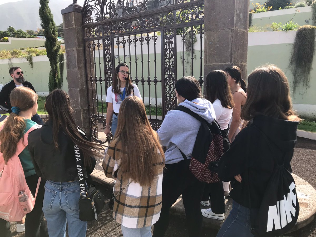 mustecon's tweet photo. EDUCACIÓN | Ayer disfrutamos de la actividad Tesoros 360° donde el alumnado de Bachillerato del IES Cruz Santa se puso en la piel de un investigador por un día.

Patrimonio artístico y documental, arquitectura y mucho más en esta actividad adaptada a la temática de la Muerte. https://t.co/hX6WTe3OMG