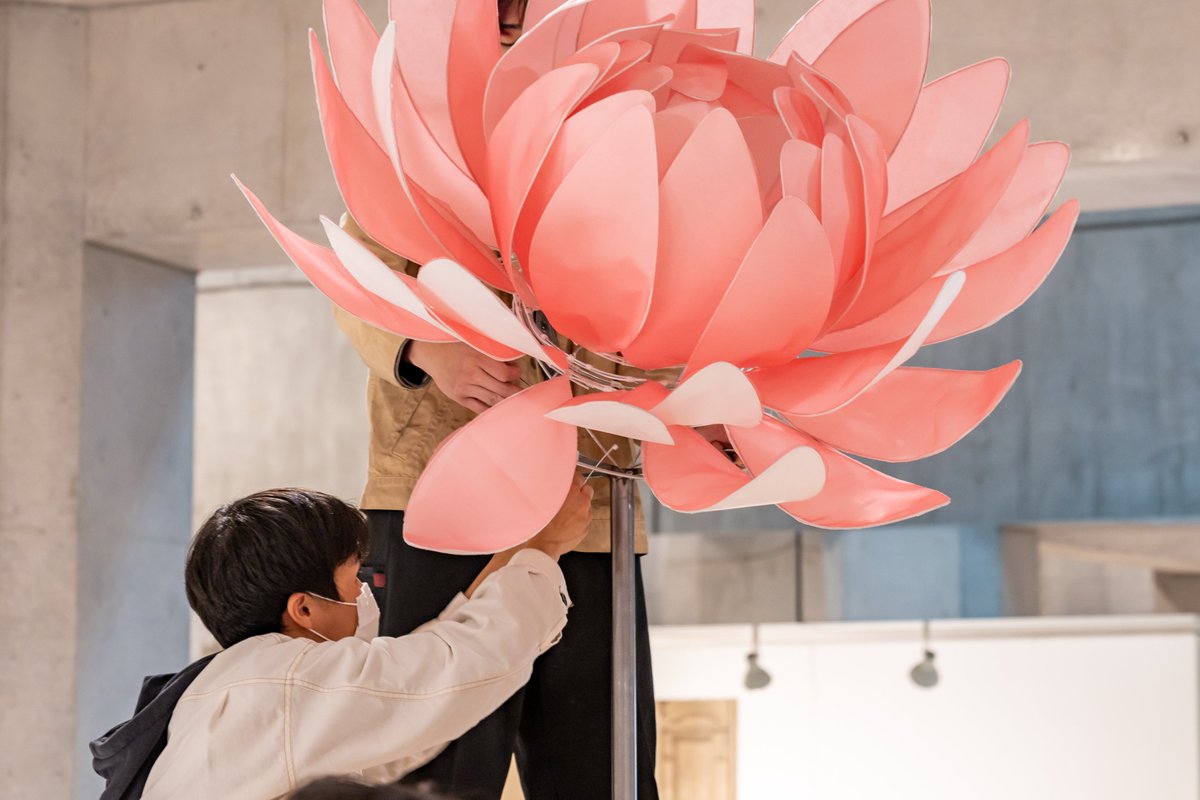  Apple Campus 2の建設が完了し、アトリウムと景観に設置されたガラスが拡大