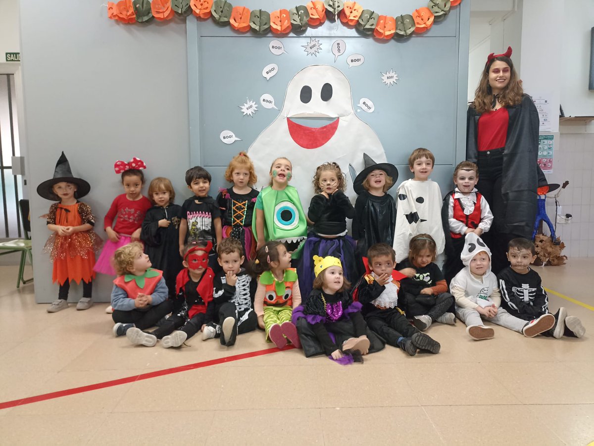 DuquesaCeip's tweet photo. Las clases de Educación Infantil en Halloween https://t.co/jVkO32rOR5