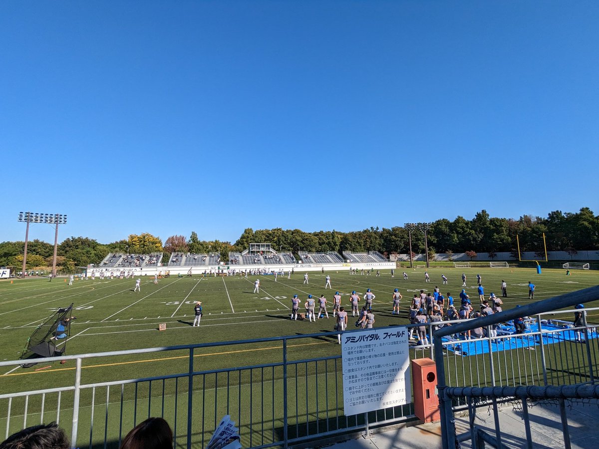 sts351's tweet photo. ブルーサンダース対ソニーソリッドステート戦を観てきました。ソニーがブルサンの勢いを終始止められず、終われば完封試合。圧倒的な強さでした。ハーフタイムのミニチアは元気いっぱいに踊ってました。 #ブルサン #Sony_Solidstate #月曜からアメフト #97 #いいねくれた人 https://t.co/O7kXNyMiRh