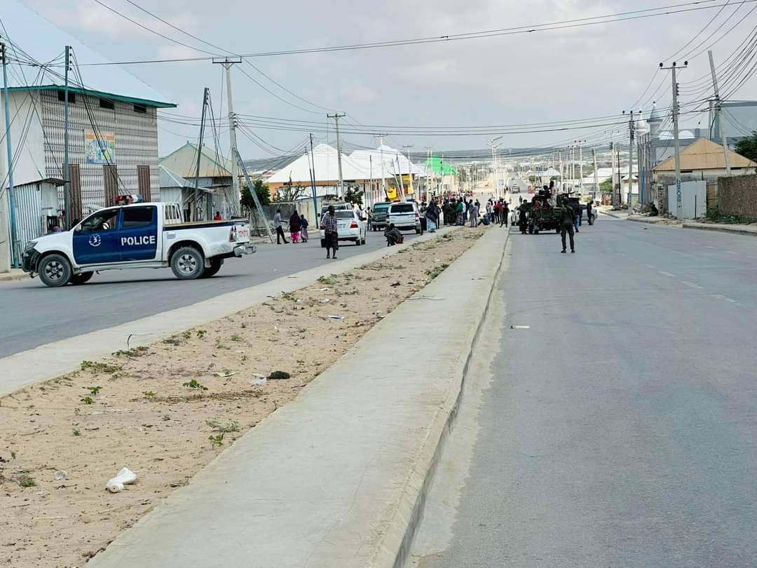 SaidYWarsame's tweet photo. Explosion reported in Mogadishu's Daynile district. more details to come. https://t.co/xpfVmzGByC