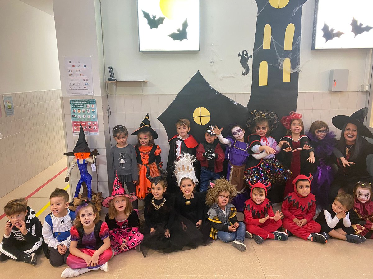DuquesaCeip's tweet photo. Las clases de Educación Infantil en Halloween https://t.co/yIHpsJnibZ