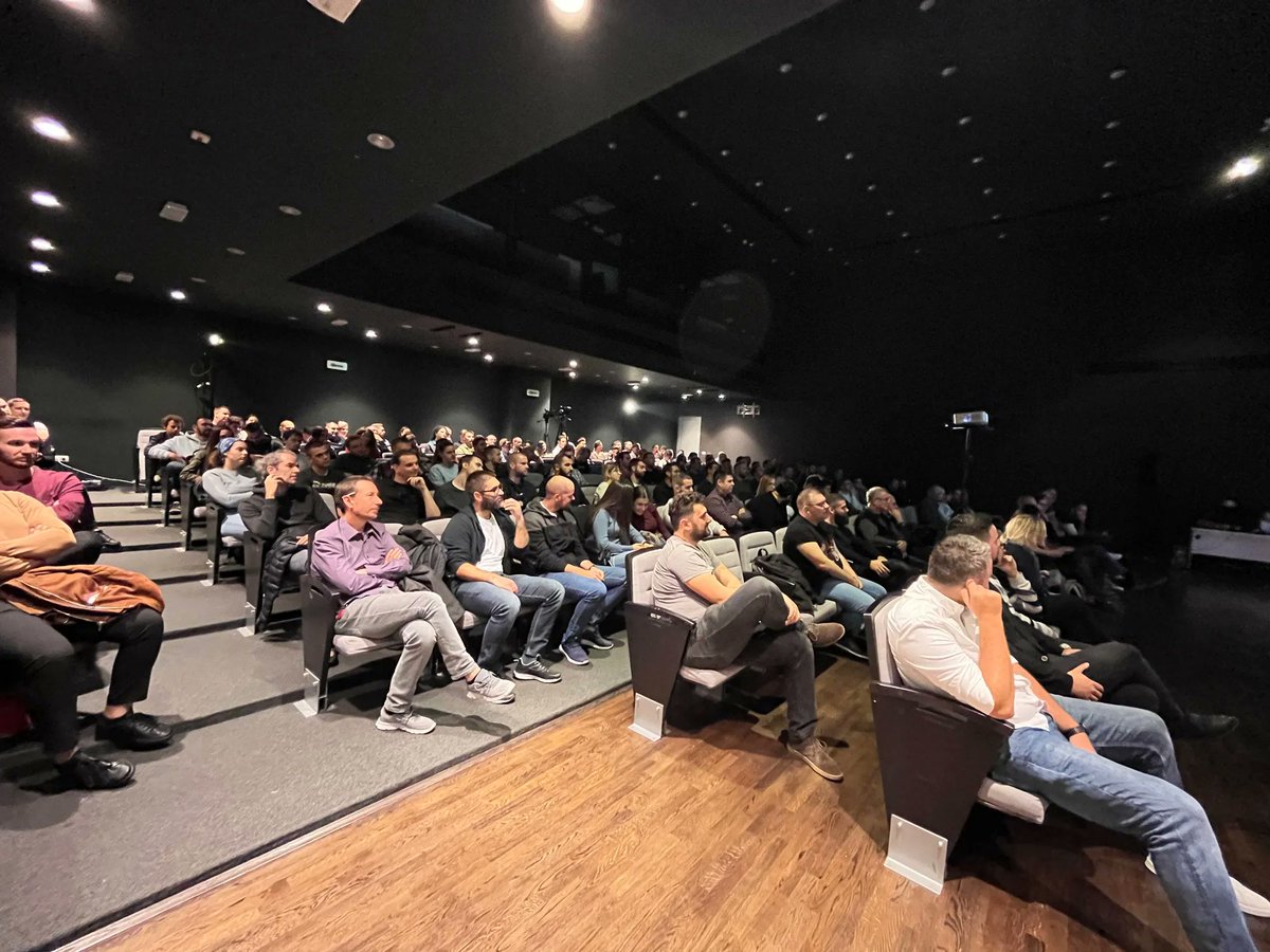 Zamislite: 200 backend developera na jednom mestu. E to se sinoć desilo na DaFEDu 😊 

Hvala svima što su došli. Hvala Bogdanu Kecmanu i <a href="/goranopacic/">Goran Opacic</a> što su podelili zanimljive priče iz svog dugogodišnjeg iskustva. YOU ROCK 🤘🏼