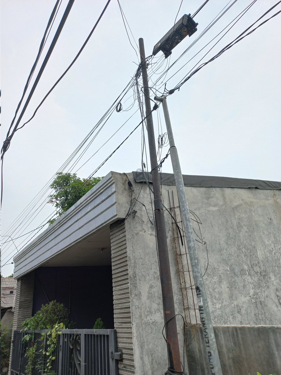 RUtama87's tweet photo. Lampu Kmp. Trang di RW 05 Cibodasari Cibodas ada yg sdh mati, bagaimana utk pergantiannya pak @AriefWismansyah. Trm ksh. https://t.co/1XrdRxHKDG