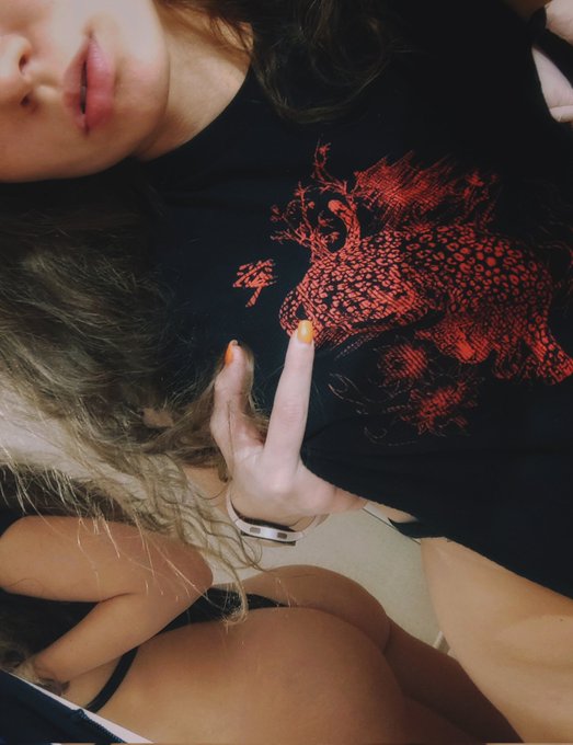 Nuts look в #нюдсочетверг  Или нюдс с жопой популярен всегда! 👆😂 https://t.co/ZXOumXz82m<a href="/tag/%D0%BD%D1%8E%D0%B4%D1%81%D0%BE%D1%87%D0%B5%D1%82%D0%B2%D0%B5%D1%80%D0%B3"class="tags">#нюдсочетверг</a>