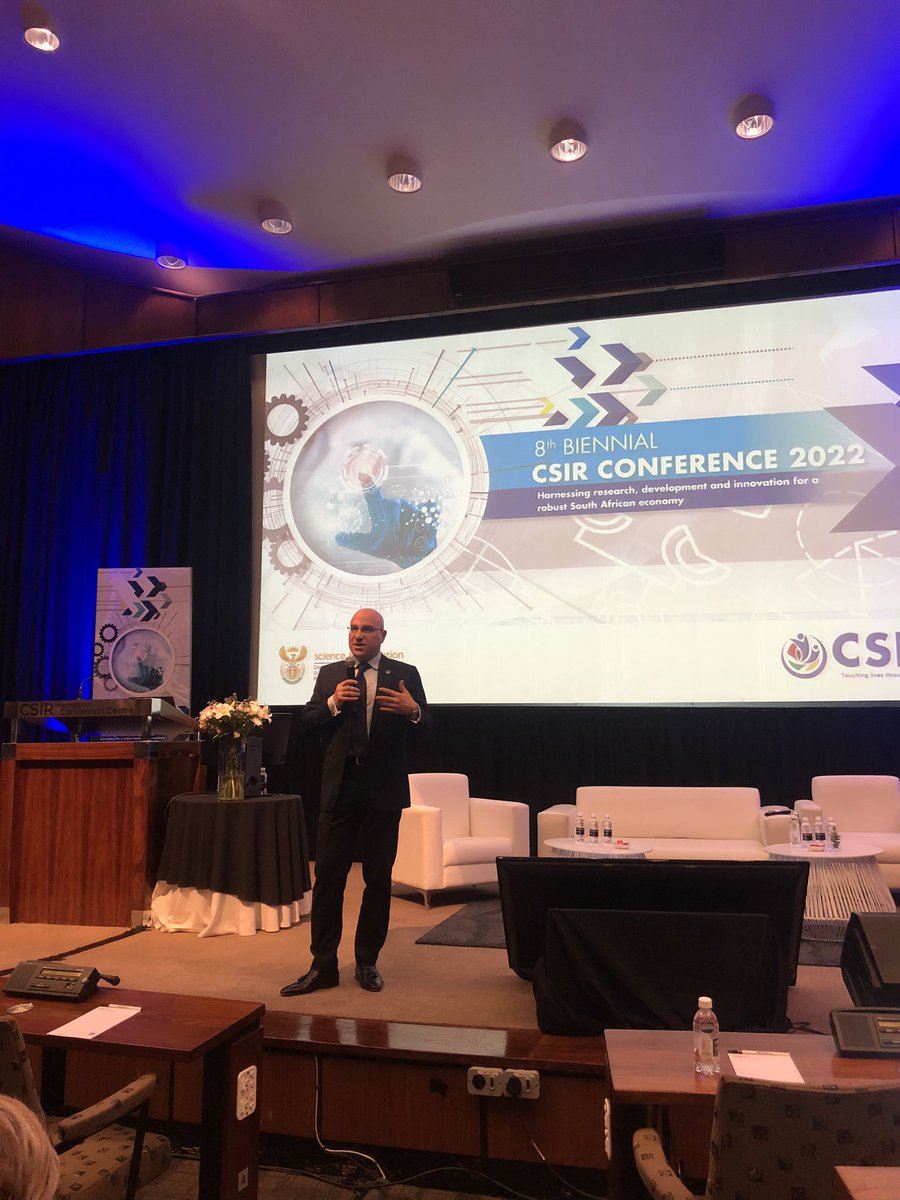 ProteinTsepo's tweet photo. The second day of #CSIRConf2022 is kicked off with a plenary keynote by Stavros Nicolaou in a session on Vaccines for Africa from Africa chaired by my GE Dr Rachel Chikwamba. https://t.co/lSgcOleT8A