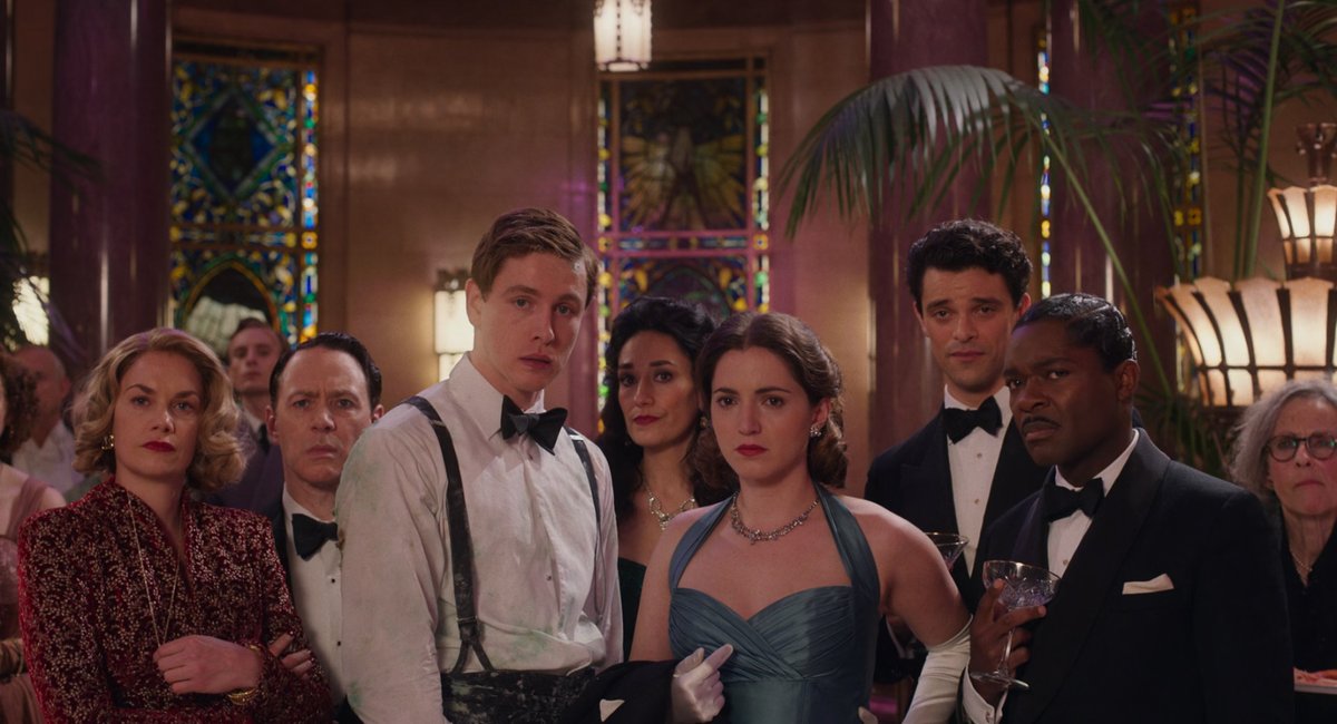 AddPalm's tweet image. #SeeHowTheyRun เมื่อผกก.หนังถูกฆ่าตายในโรงละครเวที เป็นหน้าที่ของยอดนักสืบและสารวัตรสาวที่ไขคดีหาคนร้ายกับหนัง whodunit สไตล์ wes anderson ที่สนุกสนานเฮฮามากๆ ตลกไม่มากแต่เดาคนร้ายยากมากด้วยพาร์ทสืบสวนที่แข็งแรง สับขาหลอกเก่ง saoirse ronan น่ารักมาก ตลกมาก ขโมยซีนมากแม่!