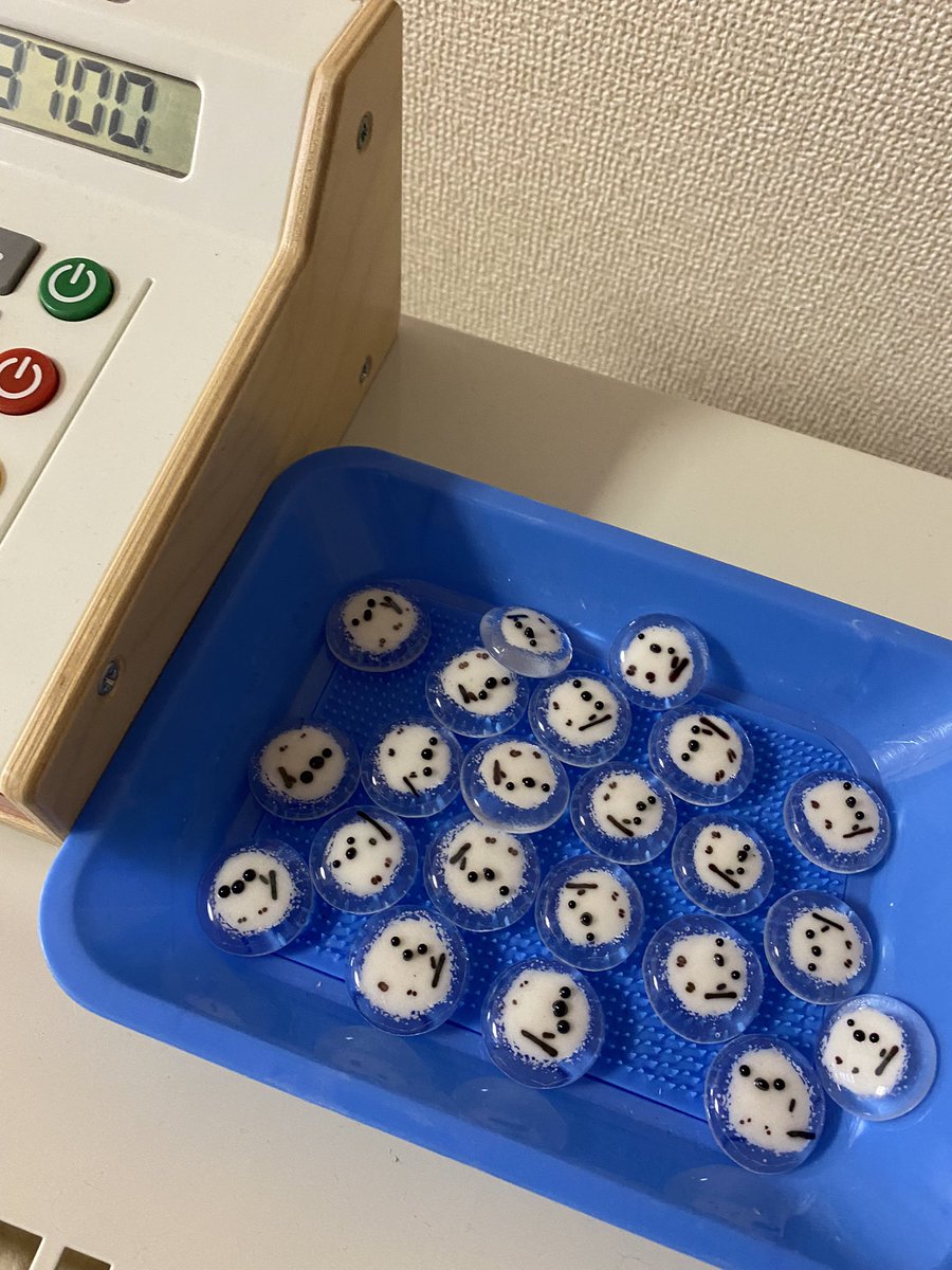 Mscraftmarket1's tweet photo. お釣りじゃ無いよ

#シマエナガ

デザフェス に連れて行く子達

このあと金具付けるのに

置く場所なかった😅

#designfes https://t.co/NfCXM1qqHZ