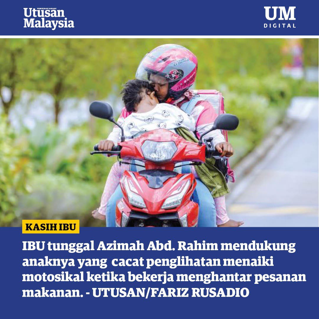 Azimah Abd. Rahim, 37, mendukung anaknya yang cacat penglihatan menaiki motosikal ketika bekerja menghantar pesanan makanan di Jalan Pantai Murni, Kuala Lumpur. Azimah mengakui tiada pilihan selain terpaksa membawa anaknya bersama dari pukul 12 tengah hari sehingga 6 petang.