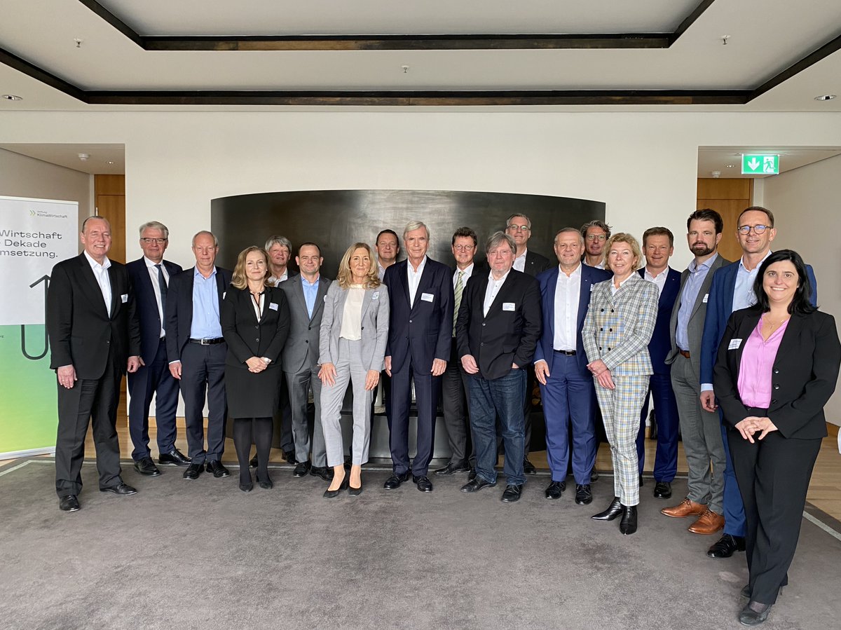 Mit mehr Klimaschutz aus der Krise. Wie das geht, dazu tauschen sich heute, vor unserer Jahreskonferenz, die CEOs unserer Förderunternehmen aus. Gleich geht es weiter bei der  #JK22 #ZukunftKlimaWirtschaft. Ab 14.00 im Live-Stream: bit.ly/3z73N6c