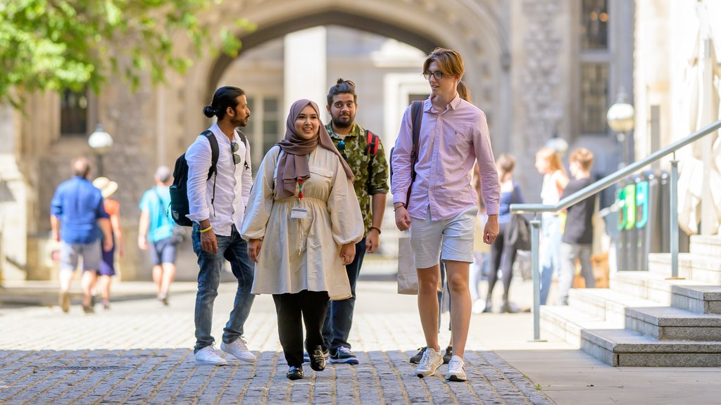 KingsCollegeLon's tweet photo. When Medieval Studies MA student, Bianca, started working on her application for postgraduate study, she found that by starting the planning process early she could save time and money with her visa application.
Read Bianca's tips 👉 https://t.co/GxbHaCPYsd
#StudyatKings
#PG https://t.co/aRg03E4gib