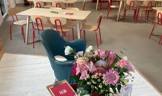 Dolomiti Hub inaugura i nuovi spazi all’interno di un vecchio capannone industriale: aule per formazione, co-working, bistrot, cinema e teatro ➡️bit.ly/newdolomitihub