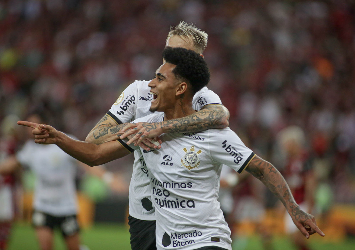 Três jogadores do Corinthians integram a seleção da 35ª rodada do Brasileirão