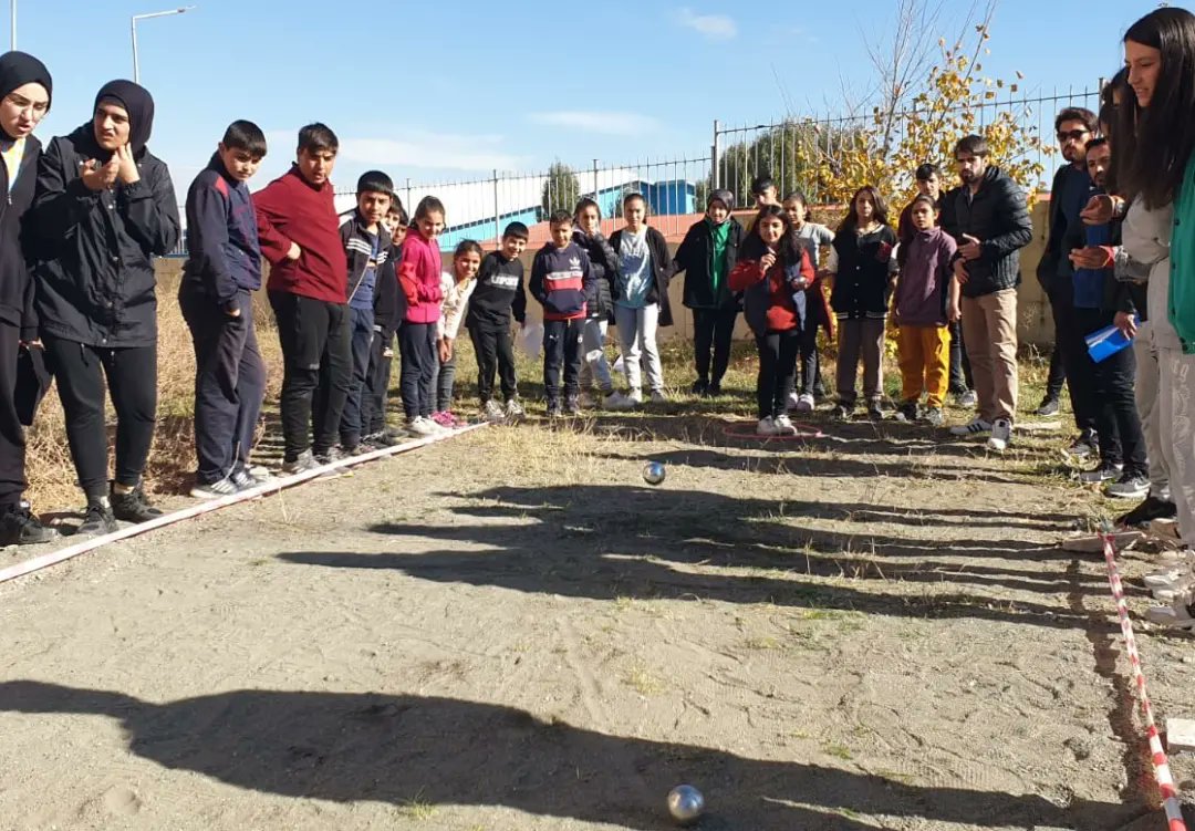 gctvrnokulu's tweet photo. Okul sporları kapsamında il merkezinde yapılan "Bocce Turnuvası"nda okulumuz üç kategoride de "İL BİRİNCİSİ" olarak köyümüzü ve ilçemizi gururlandırmıştır
Başarılarından dolayı öğrencilerimizi ve Beden Eğitimi Öğretmenimizi tebrik ederiz. @ademtopaca @hasan_kokrek @Ahmetkaya0404 https://t.co/yiNc76B5F9