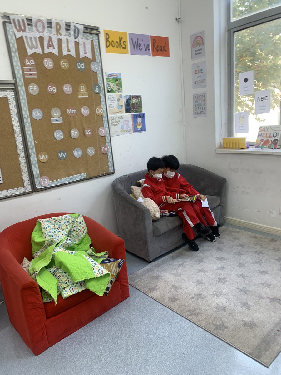 Lately we have been giving our students multiple options for when they finish their work. Today they could complete a harder work, make their own, work in their busy book or read. Having lots of options helps the room stay quiet as others finish and allows choice. #myCISB #grade1