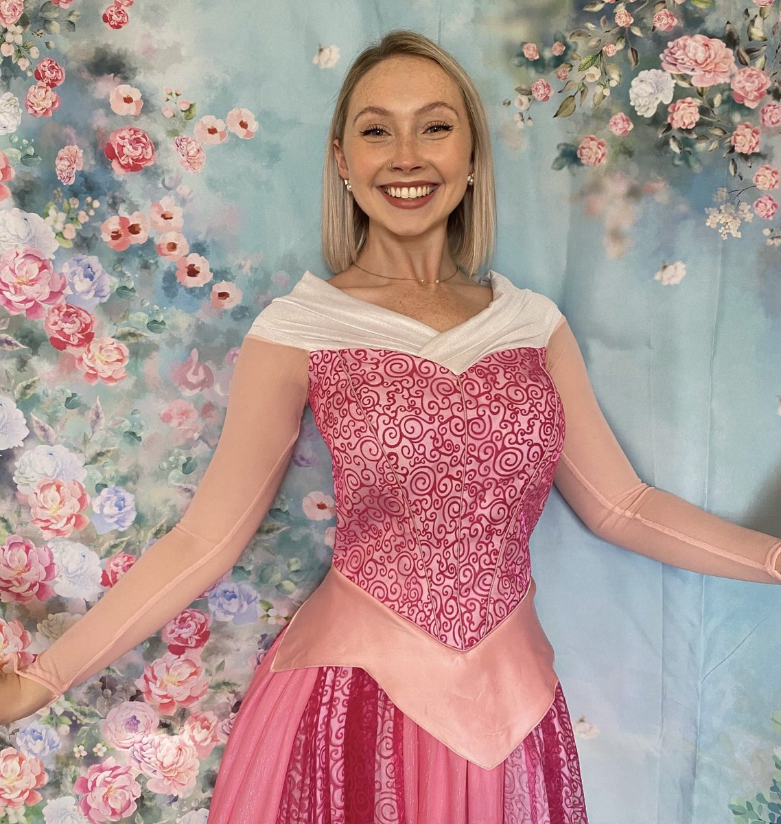 GodalmingPanto's tweet photo. Sleeping Beauty will be switching the lights on at Godalming Christmas Festival and Lights Switch-On!!
Saturday 26 November
10am - 5:30pm
#godalminglights #godalmingsurrey #sleepingbeauty https://t.co/NGzMSecCke