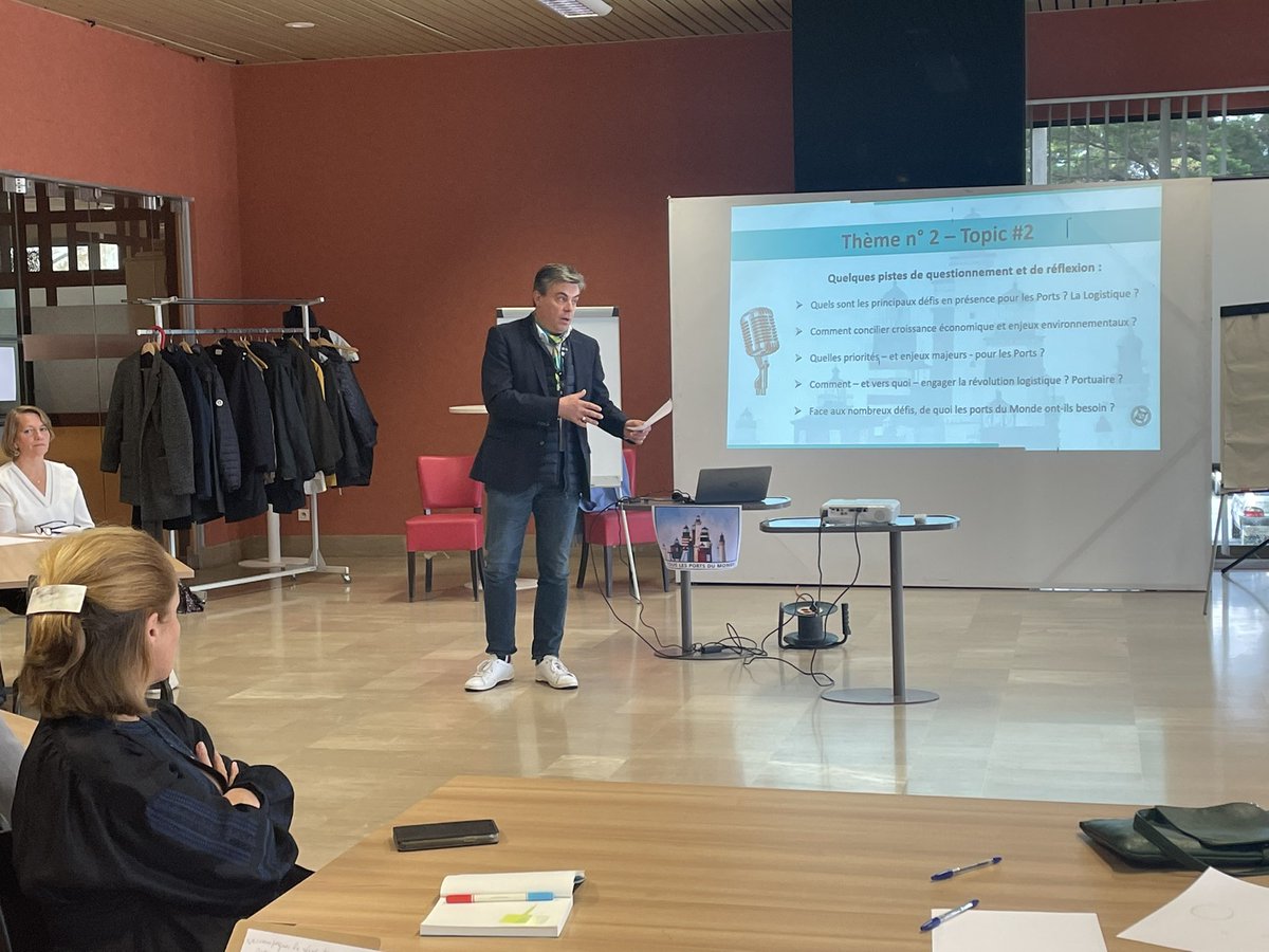 Interventions de Georges Serre (président <a href="/PortsduMonde/">Si Tous les Ports du Monde</a>), <a href="/gilleslurton/">Gilles Lurton</a> et de <a href="/jvcrance/">Jean-Virgile Crance 🇫🇷🇪🇺</a> (<a href="/VilleSaintMalo/">Ville de Saint-Malo</a>): 
rôle central des ports dans l’#economie #globale et #locale,  avenir du Réseau 🗺