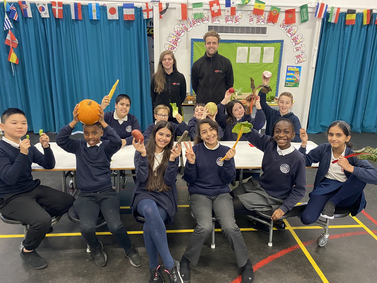 Last week, pupils from @AnderstonPS @CadderPrimary @croftfootschool & @StAlbertsG41 attended interactive sessions, run by @McLaysFood, to learn about the value of vegetables🥕🍅 Read more here👉ow.ly/91ng50Lt2U7